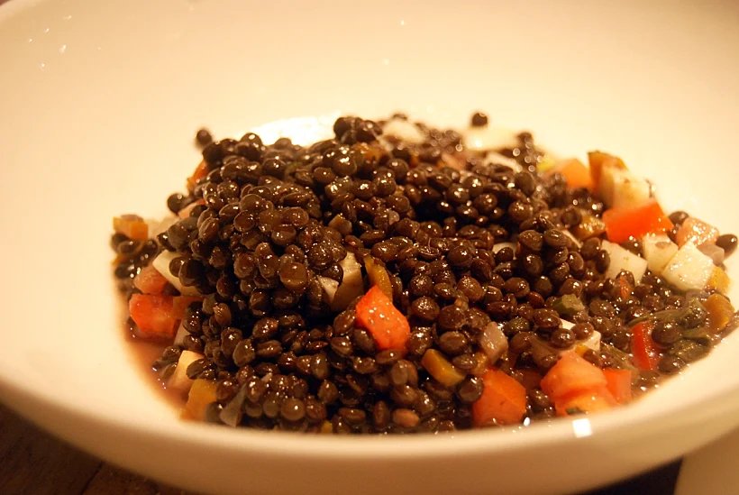 סלט עדשים במסעדת יפו תל אביב