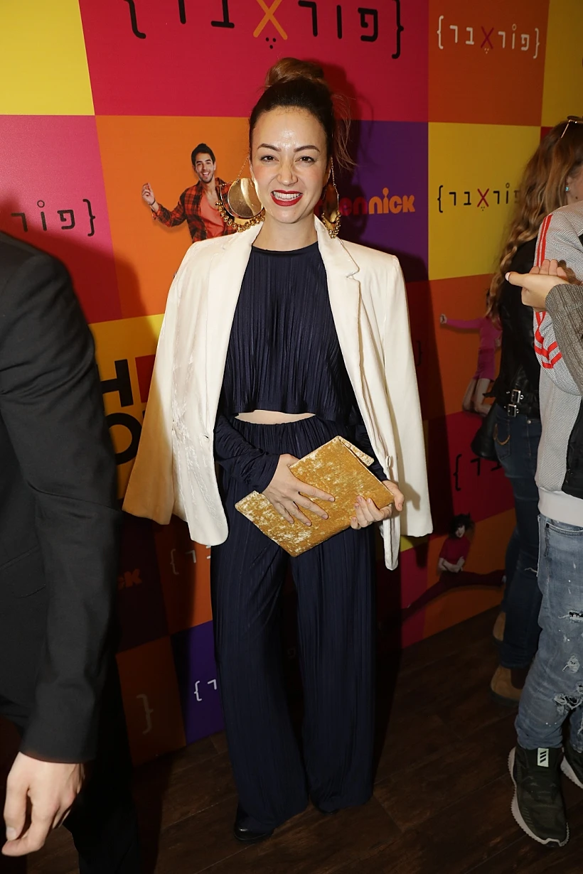 נלי תגר הופכת לכוכבת נוער