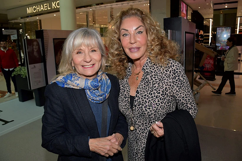 חני פרי ואילנית חסרות גיל