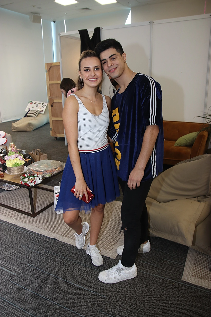 יונתן מרגי מצטלם לבד