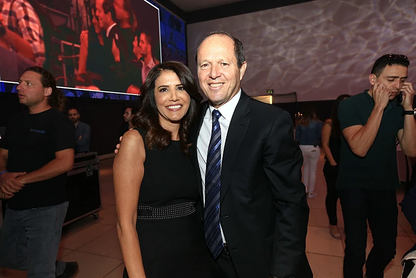 עם הגיסה אלונה ברקת