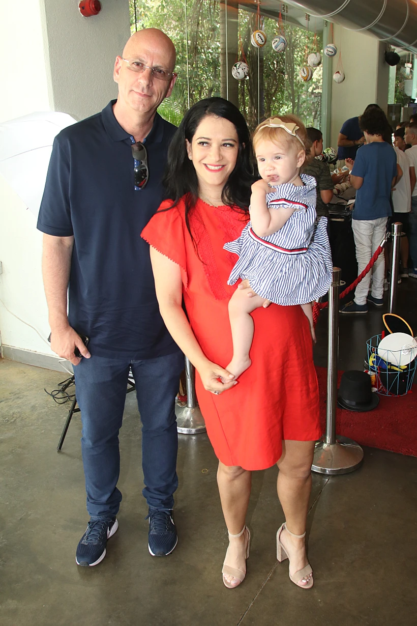 גם מיקי לא מצאה סידור למשפחה בשישי בצהריים