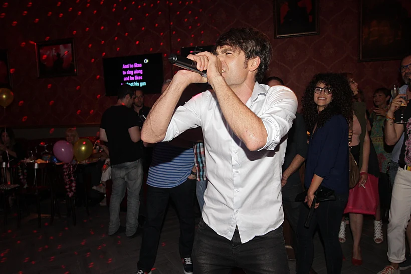 ליאון רוזנברג. שיר מהאף?