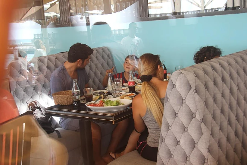 שלומי קוריאט. אבא, יש לי הצעה. תשלם