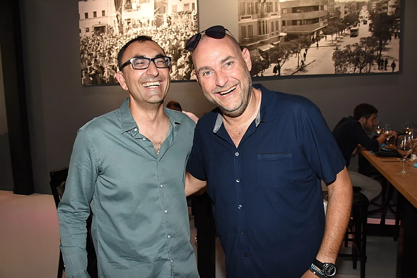 צביקה הדר וישראל קטורזה. זה שמצחיק וזה שלא