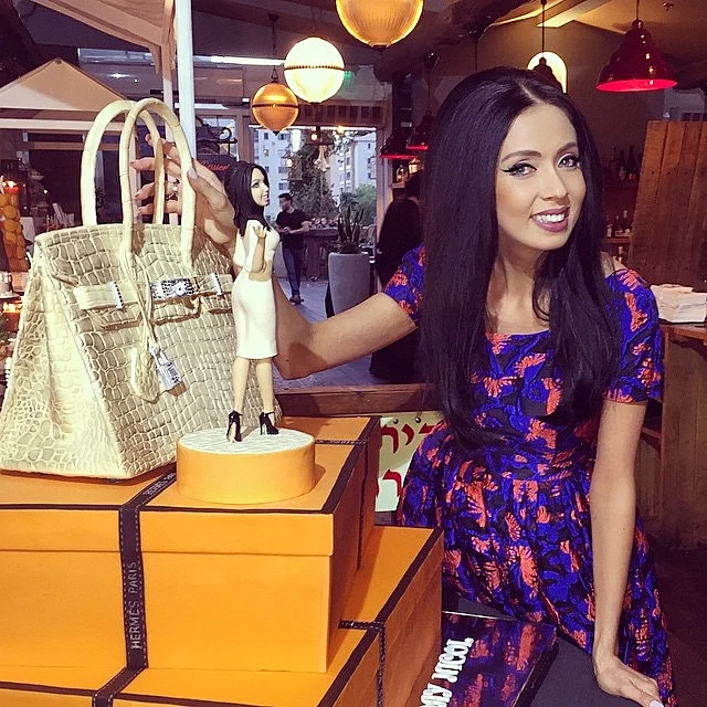 ניקול ראידמן. עכשיו גם על עוגה. אמאאאא