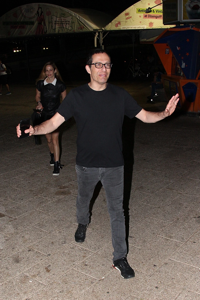 ארז טל. מאחר. כרגיל