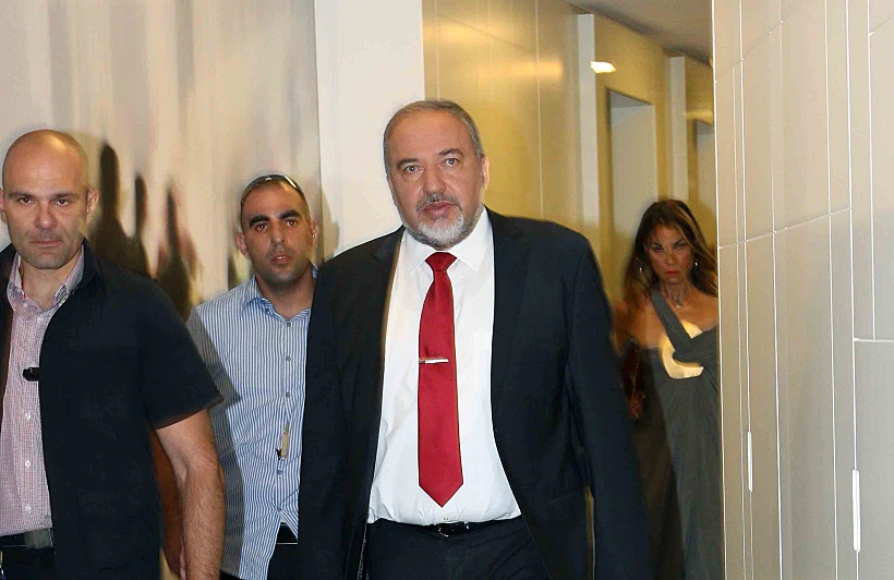 אביגדור ליברמן. מי הזכיר הון ושלטון