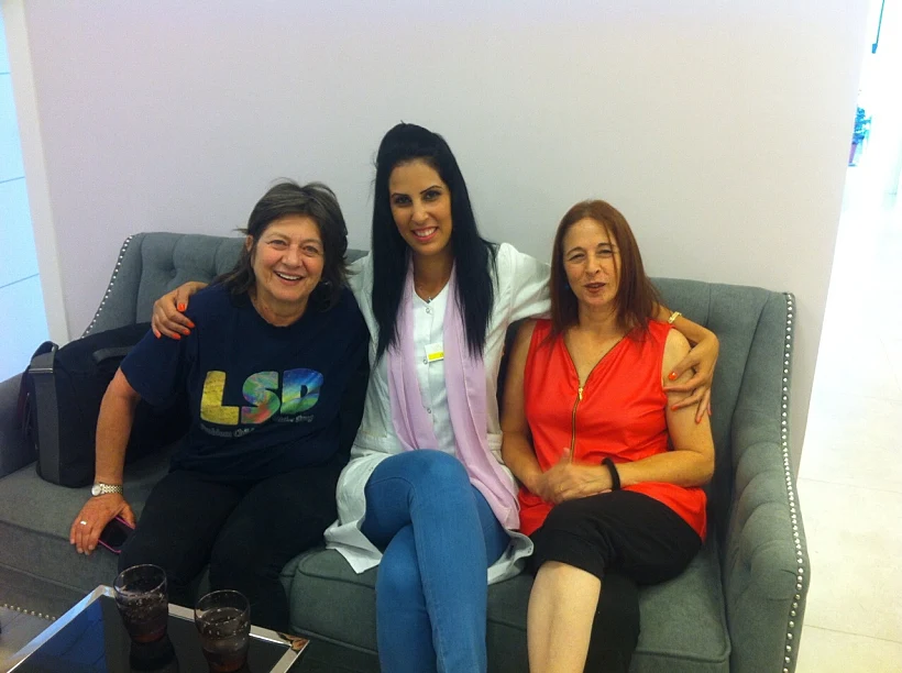 רותי קרן הקוסמטיקאית וקורין