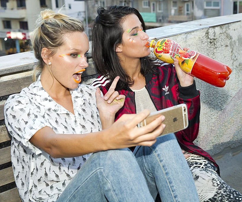 אלכסה דול יחד עם חברתה הטובה הדוגמנית נטלי לוי.