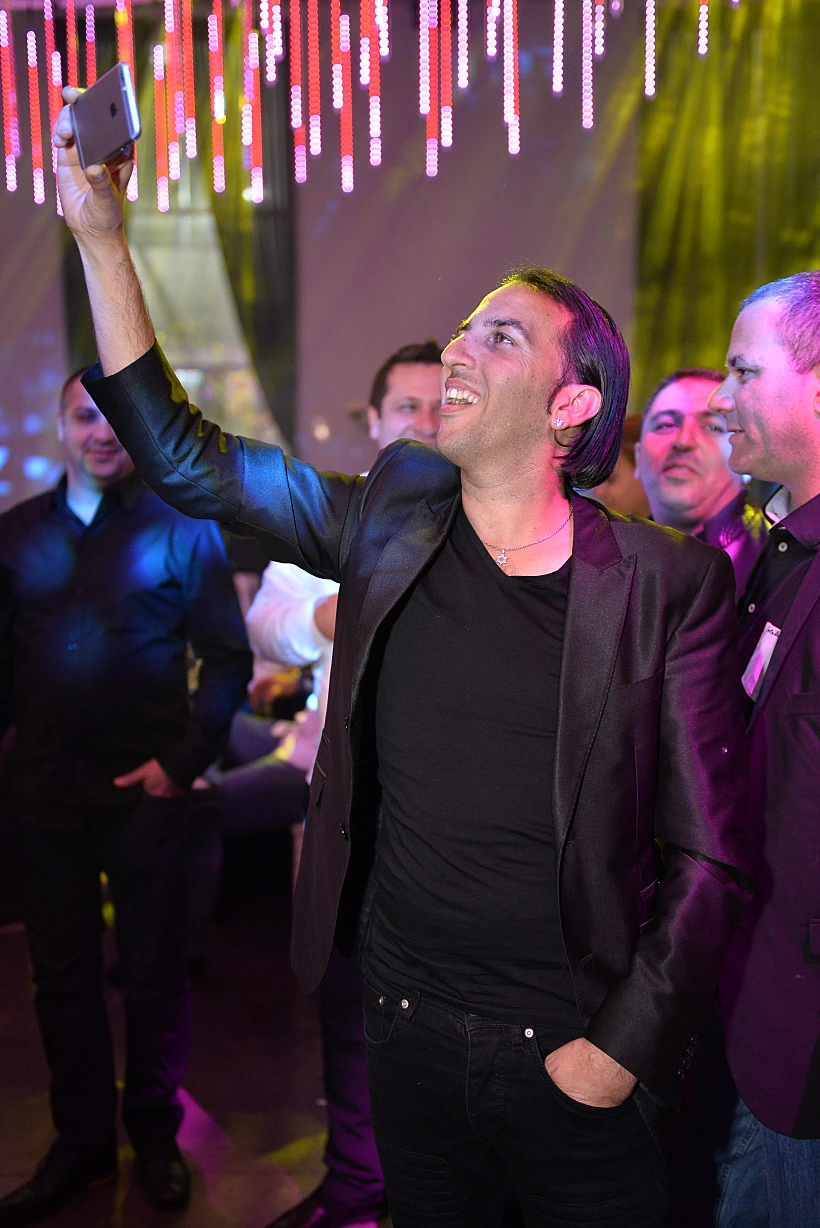 אליקו. מי מאוהב בעצמו- מי?