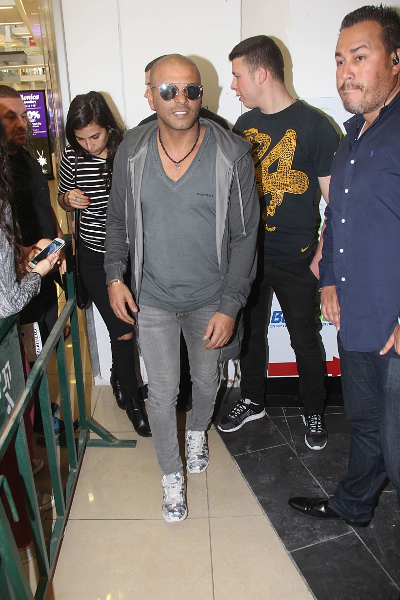 אייל גולן. או אה מי זה בא. אה זה אייל גולן