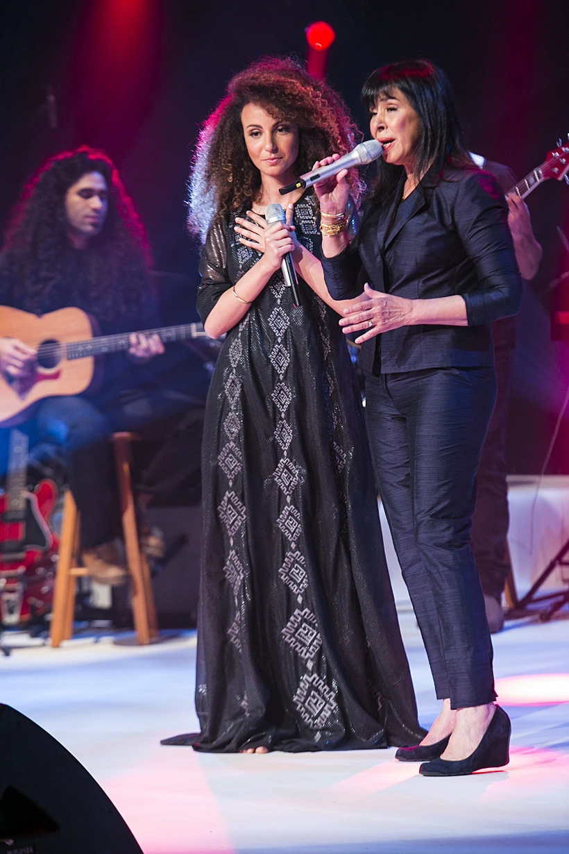 גלי עטרי ויובל דיין על הבמה