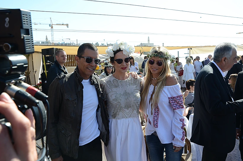 לאה שנירר, דנה אשכמזי, אלי טביב. יאללה תחייכו, אז מה אם כולם רוצים לחנוק אותך