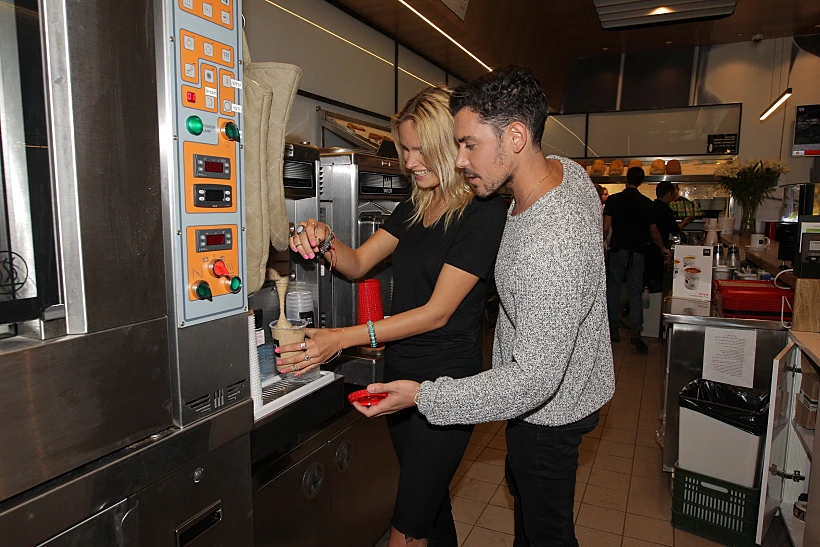 אלכסה ורז. רק אל תשפכי