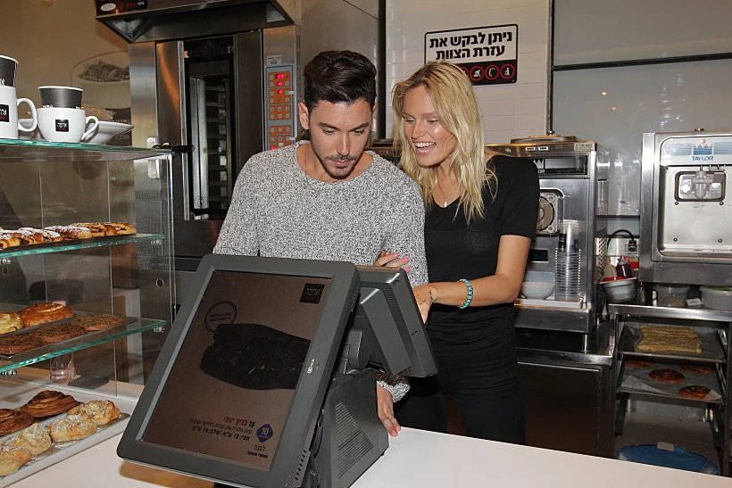 אלכסה ורז. אז 2 ועוד 2 זה .. 5