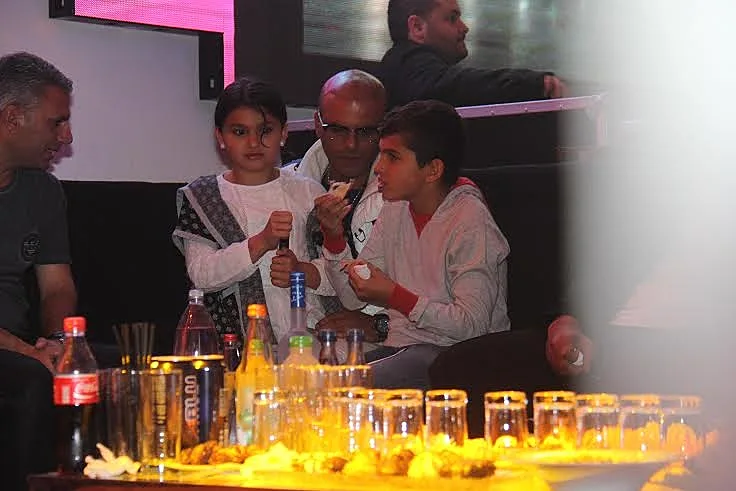 אייל ליאם ואלין. אבל איפה יאן?