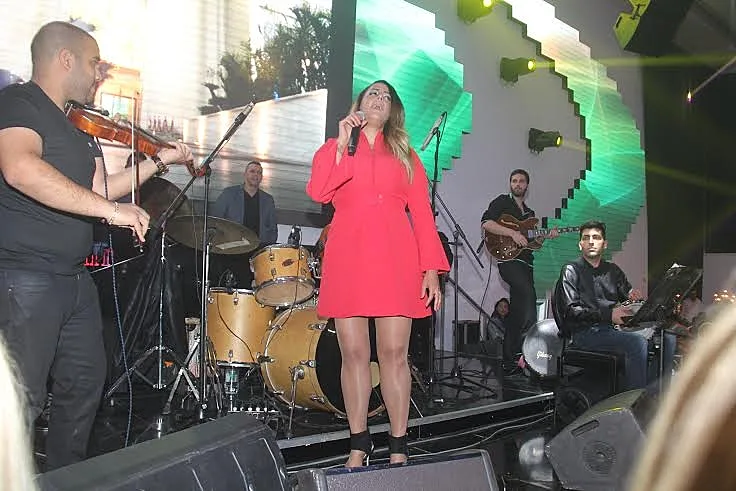 נסרין קדרי. באה לעבוד