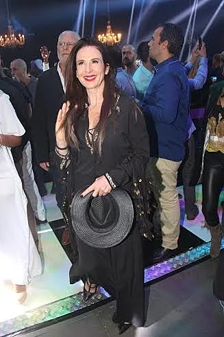 לאה שנירר. שחור זה השמח החדש