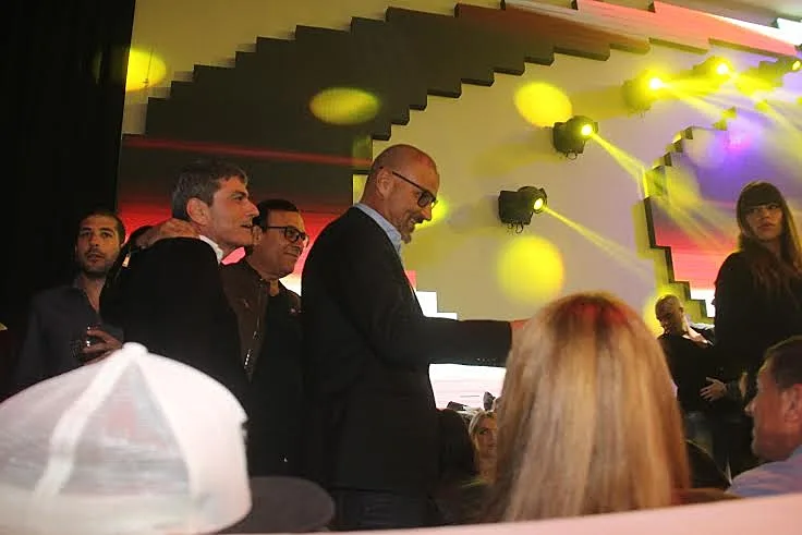 איציק זהר. באתי לעשות פוזות