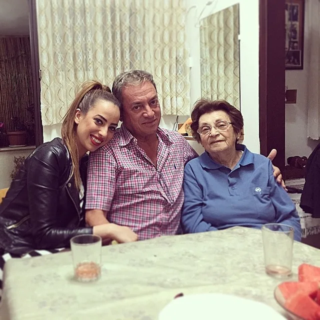 חן טל אבא וסבתא. הפנים מאחורי השמות