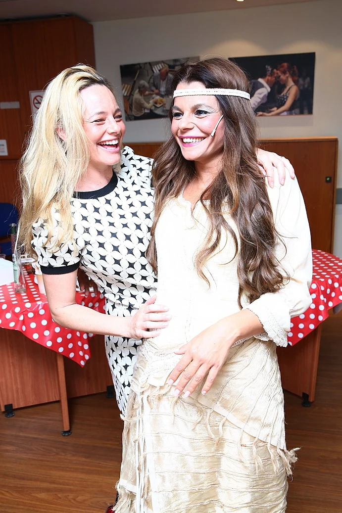 יעל בר זהר ורינת גבאי. צחוקים וזה