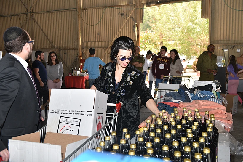 נינט. אורזת אני ואורזת