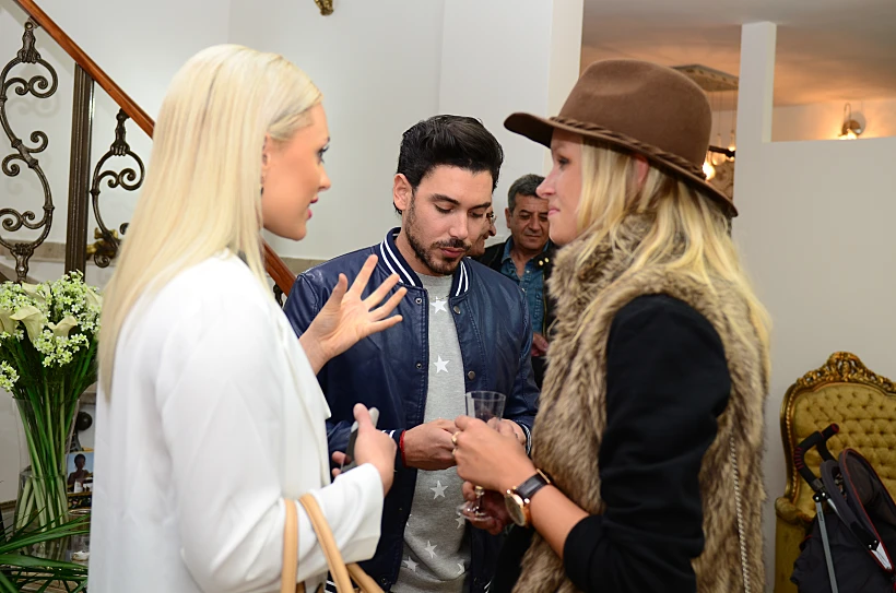 רז ואלכסה. רז, תרשום הכל, היא יודעת לדוג חתן!