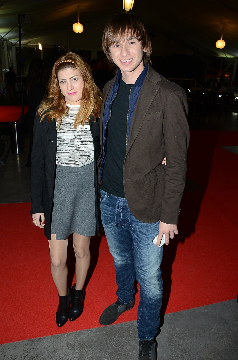 וובה ובת זוגו. ואלה בצד אחר