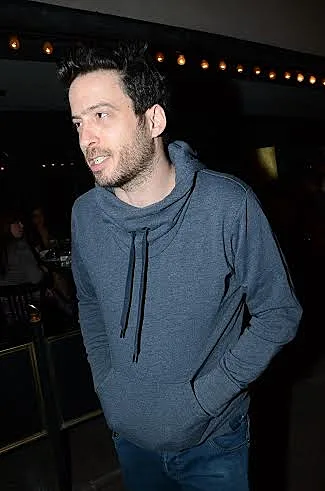 עידו רוזנבלום יונית מתכוננת לבחירות. או סתם לא בא לה