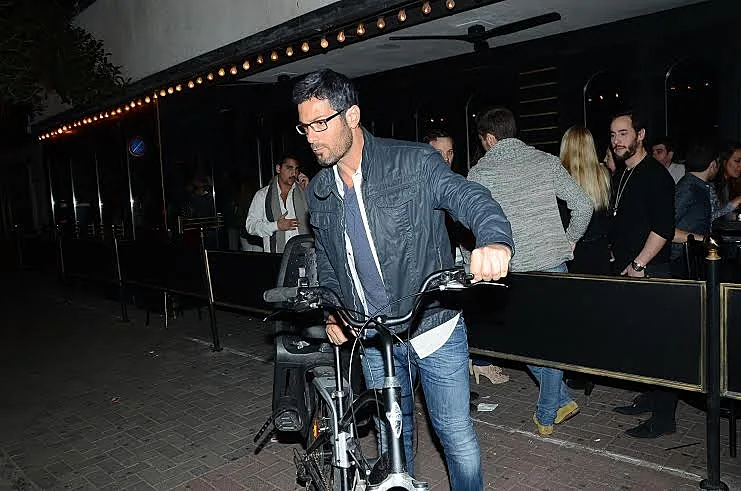 רון שחר. אבל מה אני אעשה עם האופניים עכשיו