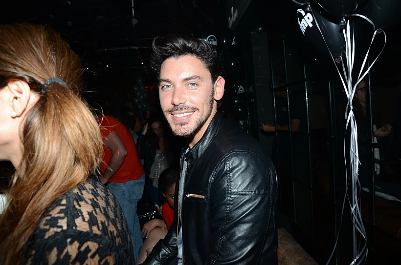 רז. חיוך מזוייף?