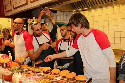 וובה. אחד לי אחד לאלה וזהו, נגמר.