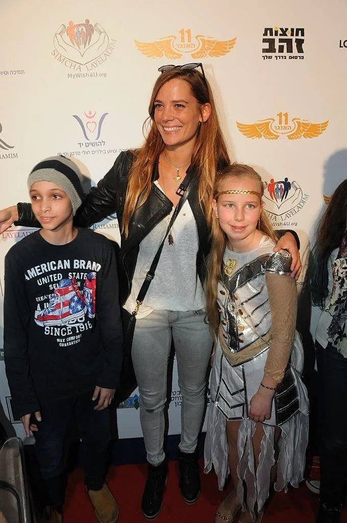 דנה פרידר. הגיעה לבד. משהו שאנחנו צריכים לדעת?