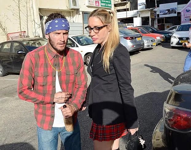 אנחל דושי . החנונית וה..?