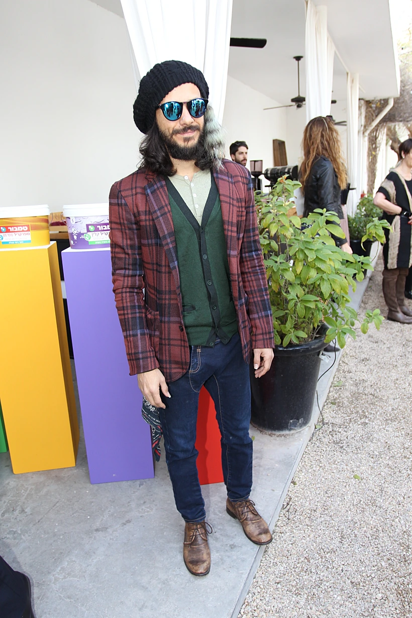 ציון ברוך. יוצא לצייר. את מי בדיוק?