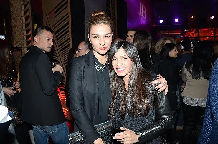 אורנה דץ ומיכל הקטנה.עסוקות בלעשות- כלום