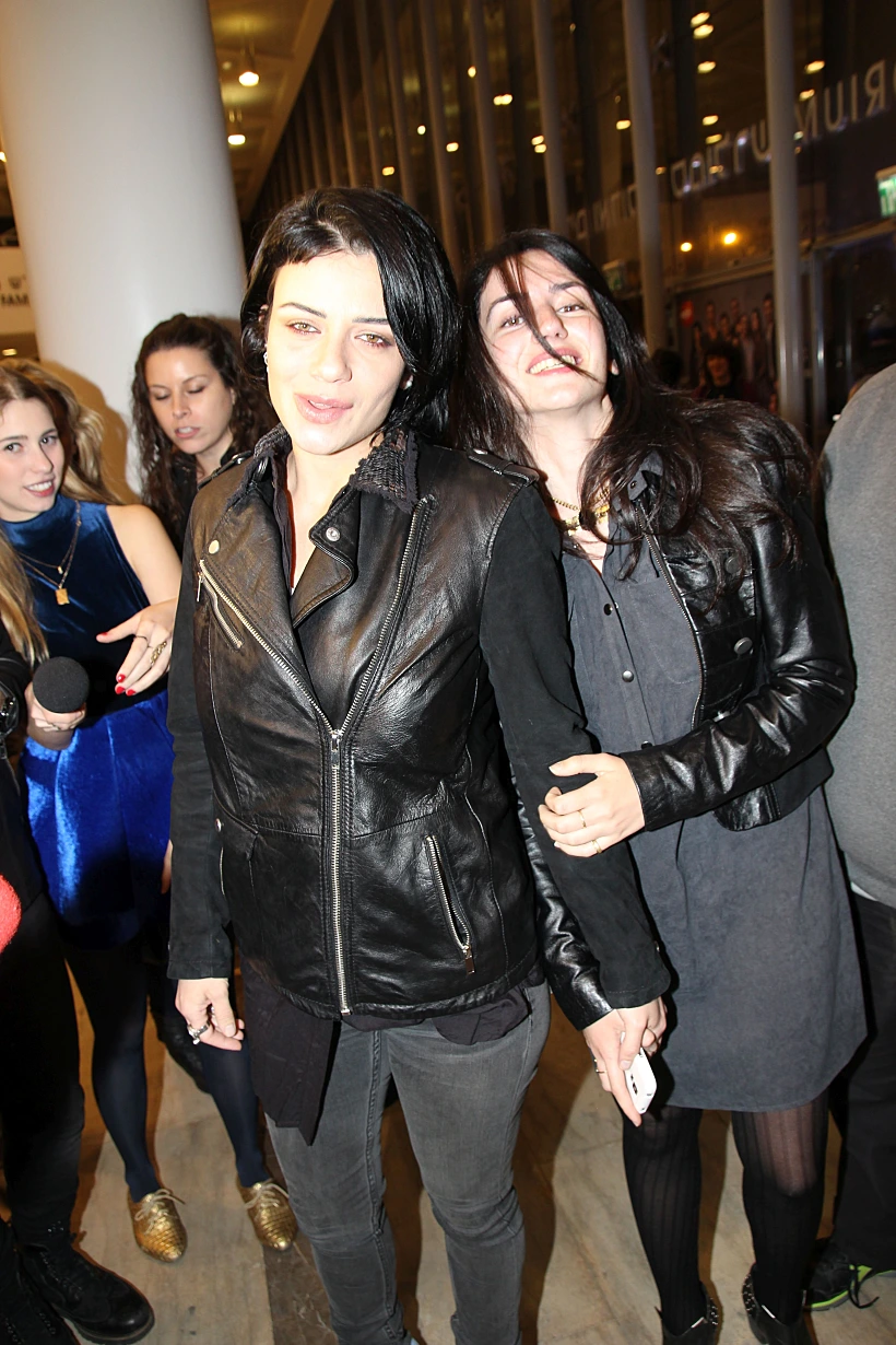 נינט ואחותה. ושום מילה על הילדה