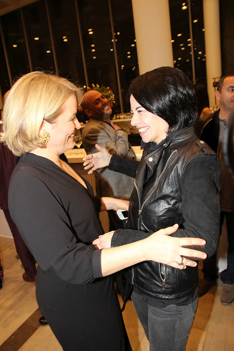 נינט ושרה פון שוורצה. מותק, אמא מרוקאית יודעת הכי טוב. קחי מעמול