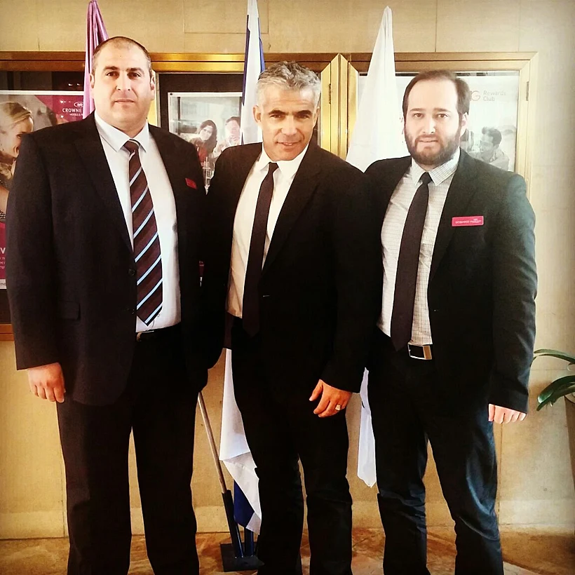 אירוע וכל הכבוד לשר מימין לשמאל משה צוקרמן, השר יאיר לפיד וערן  מזה, צילום