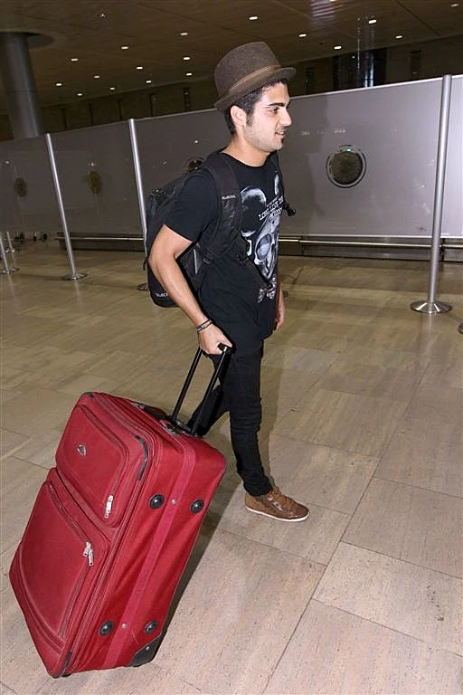 קאסט ניורק טס לניו יורק