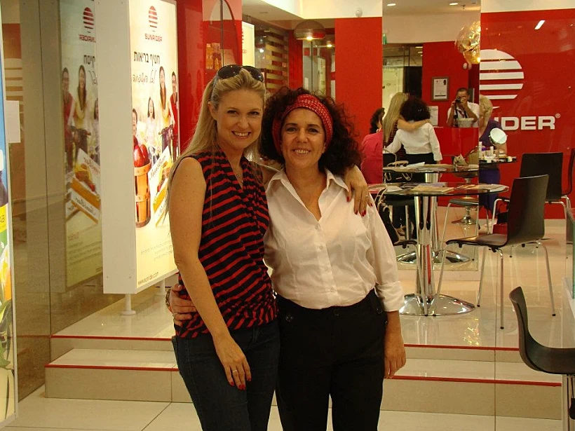 מיכל ינאי בחנות סאנריידר