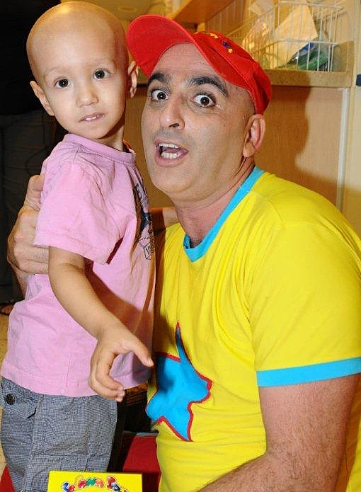 יובל המבולבל וגב פשטי מבקרים ילדים חולי סרטן