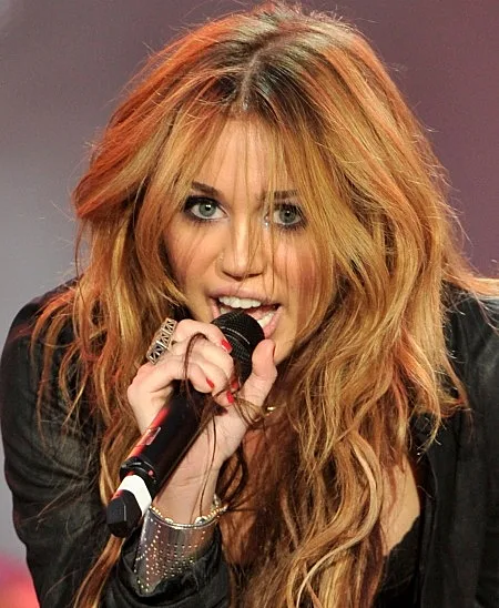 השחקנית הצעירה מיילי סיירוס