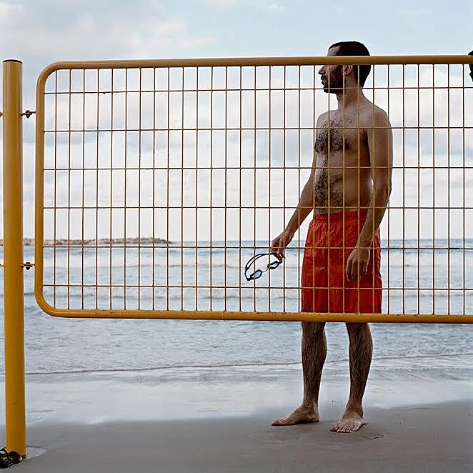 5683 מיילים מכאן, משם