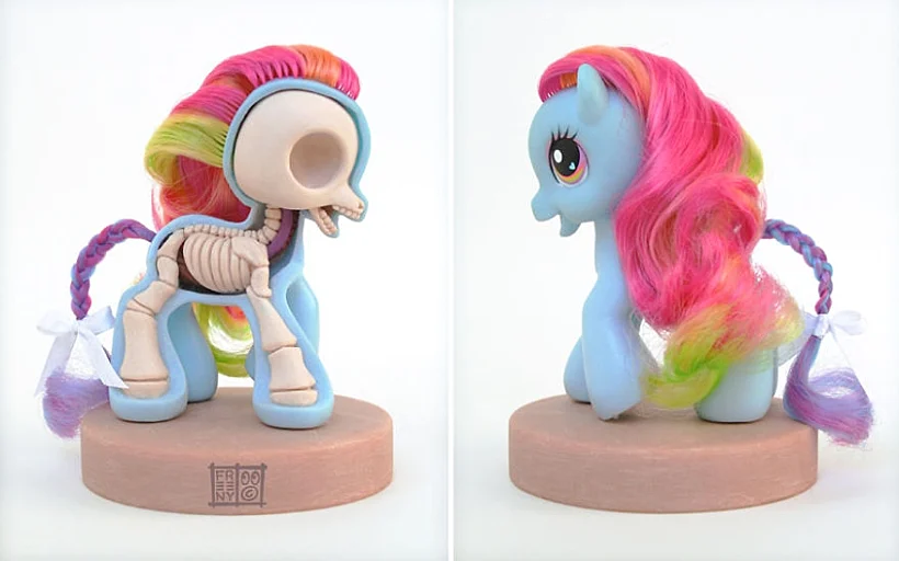 מה קורה בתוך הבובות