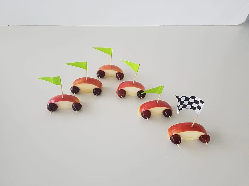 מתוק עוד לפני הביס. מירוץ מכוניות תפוחים