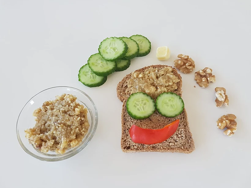 תחליף בקלות את חמאת הבוטנים התעשייתית. חמאת אגוזי מלך