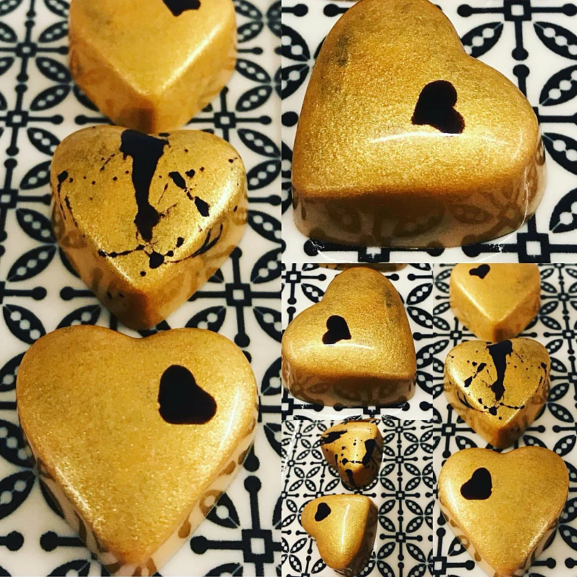 שלושה טעמים שונים בכל ביס ומשחק מרקמים שלא נגמר. פרליני שמפניה של קרן טל