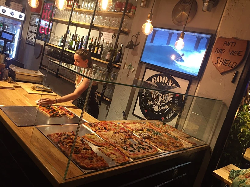 פיצות ב-GOONS